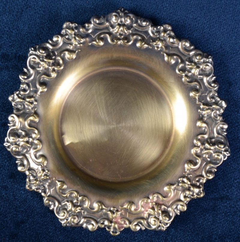 Śliczny ozdobny złoty talerz z dekorami Hiszp.675