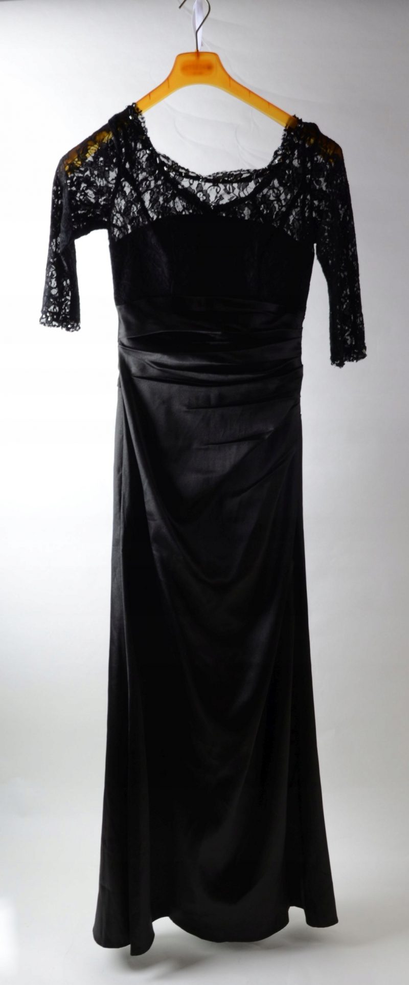 Elegancka wieczorowa suknia czarna koronka -4