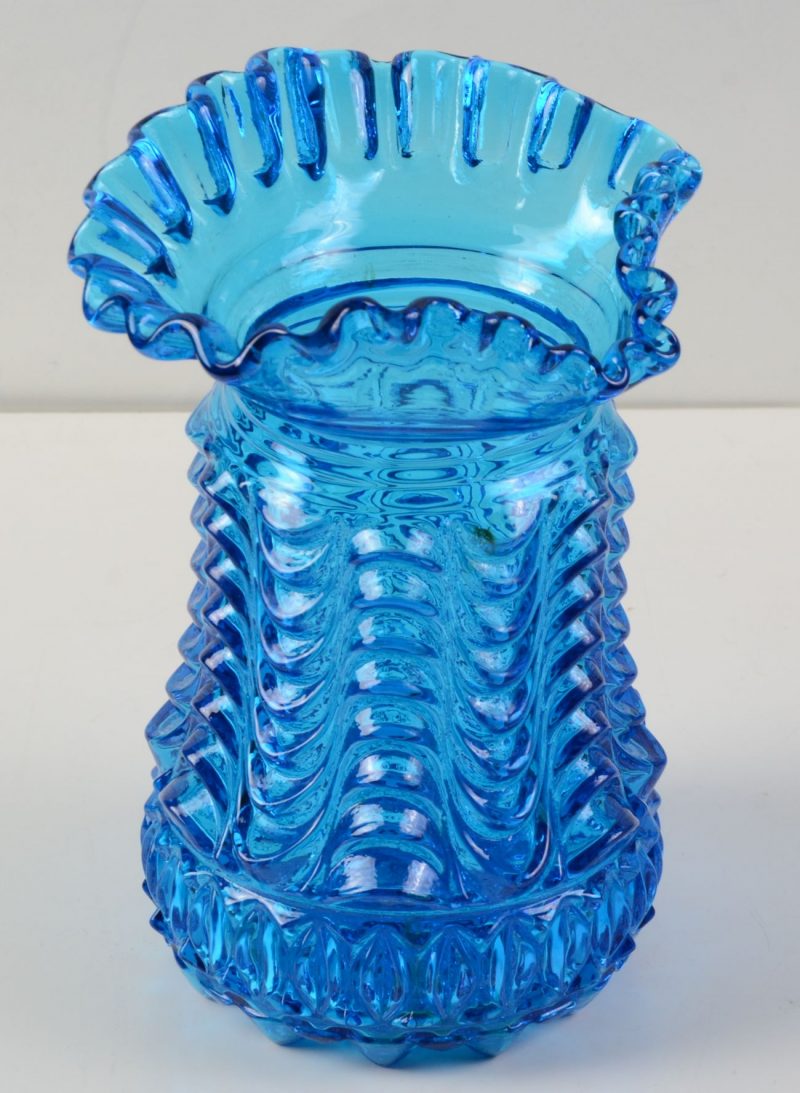 Śliczny niebieski szklany wazonik Hiszp.- 376